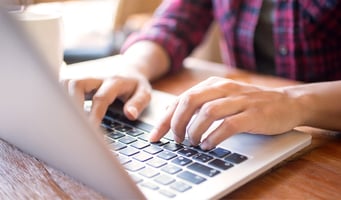 Como automatizar respostas e manter a satisfação do cliente com IA